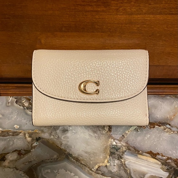 Coach Medium White Trifold Wallet! - Picture 1 of 9